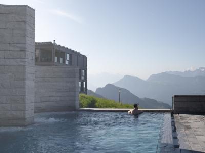Mineralbad & Spa Rigi Kaltbad Aussenpool Sommer